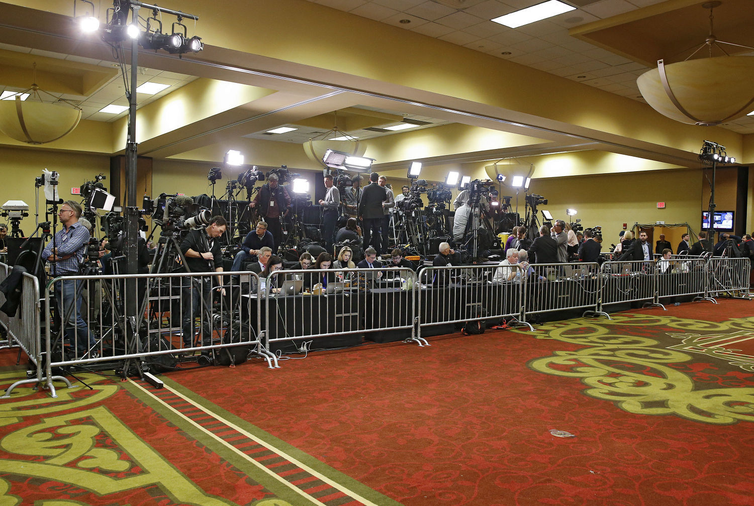 CAUCUS NIGHT - DES MOINES